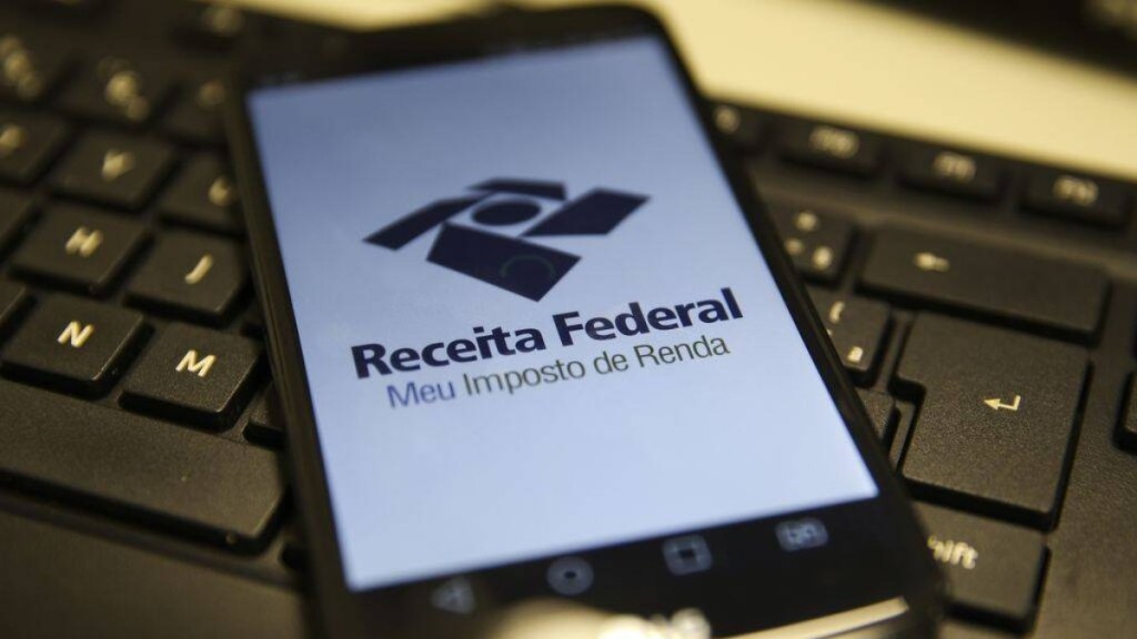 Imposto de Renda isento para quem ganha R 5 mil pode ficar para 2025